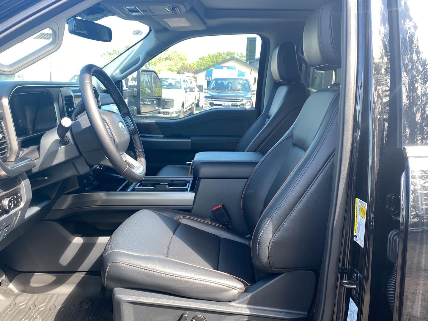 2026 Ford F-350 LARIAT *Under Deposit*