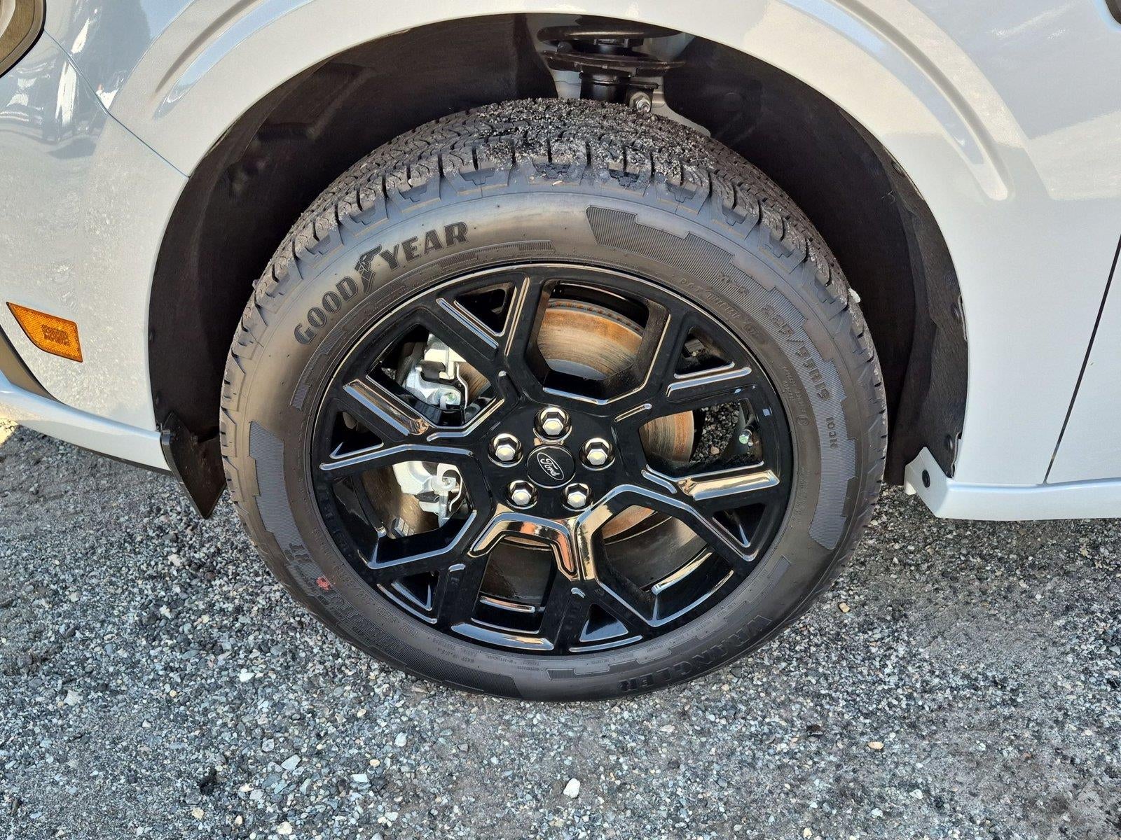 2026 Ford Maverick Lobo *Under Deposit*