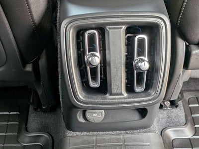 2020 Volvo XC40 R-Design *Under Deposit*