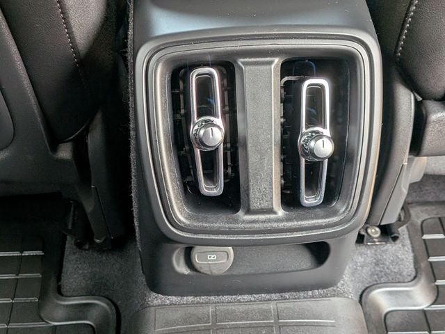 2020 Volvo XC40 R-Design *Under Deposit*