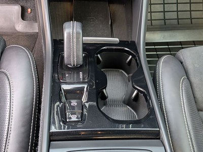 2020 Volvo XC40 R-Design *Under Deposit*