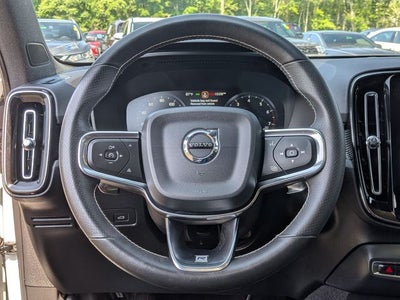 2020 Volvo XC40 R-Design *Under Deposit*
