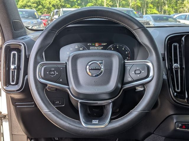 2020 Volvo XC40 R-Design *Under Deposit*