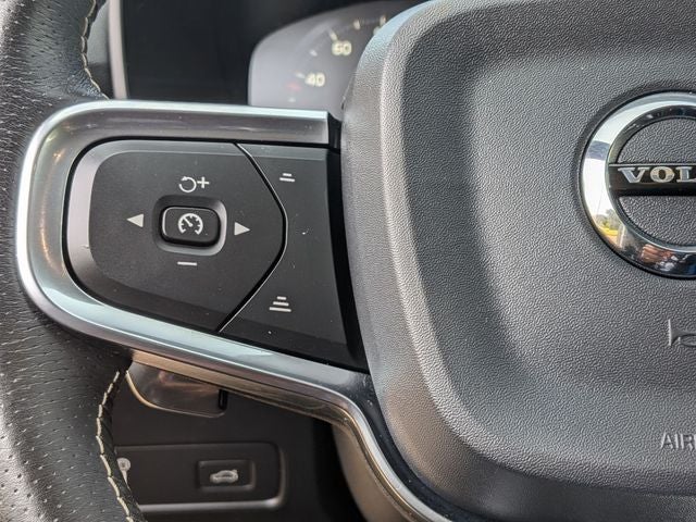 2020 Volvo XC40 R-Design *Under Deposit*
