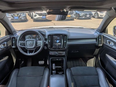 2020 Volvo XC40 R-Design *Under Deposit*