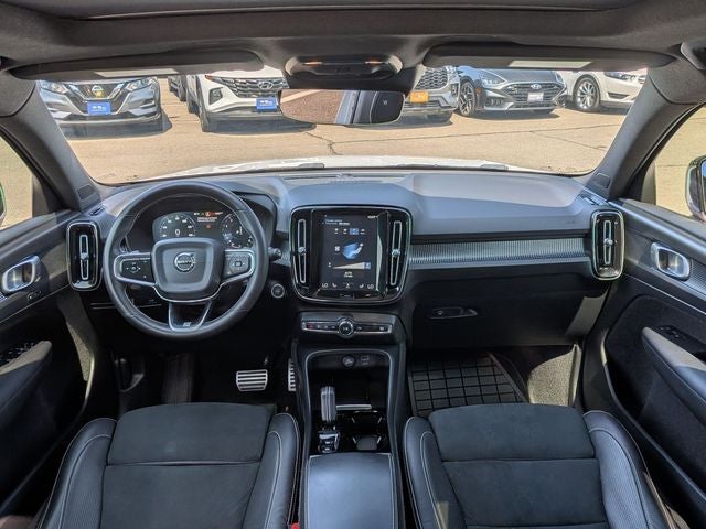 2020 Volvo XC40 R-Design *Under Deposit*