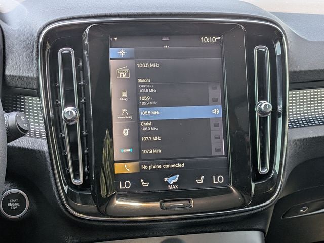 2020 Volvo XC40 R-Design *Under Deposit*