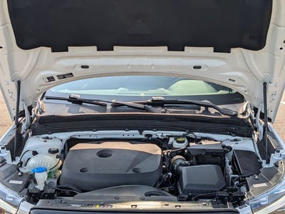 2020 Volvo XC40 R-Design *Under Deposit*