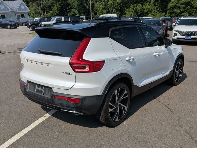 2020 Volvo XC40 R-Design *Under Deposit*